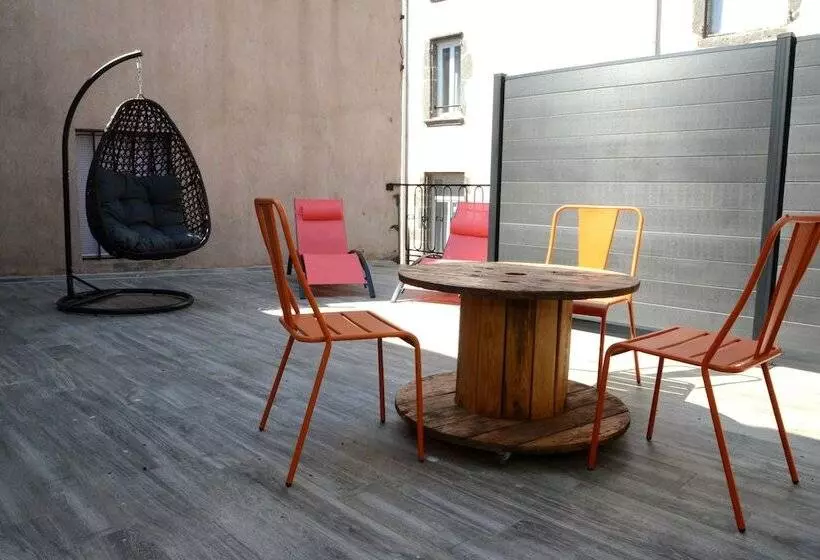 Logis Hotel Yseria Historical Center