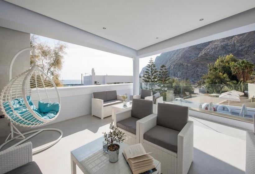 Blue Waves Suites & Apartments