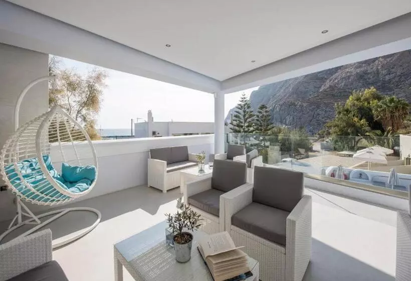 Blue Waves Suites & Apartments