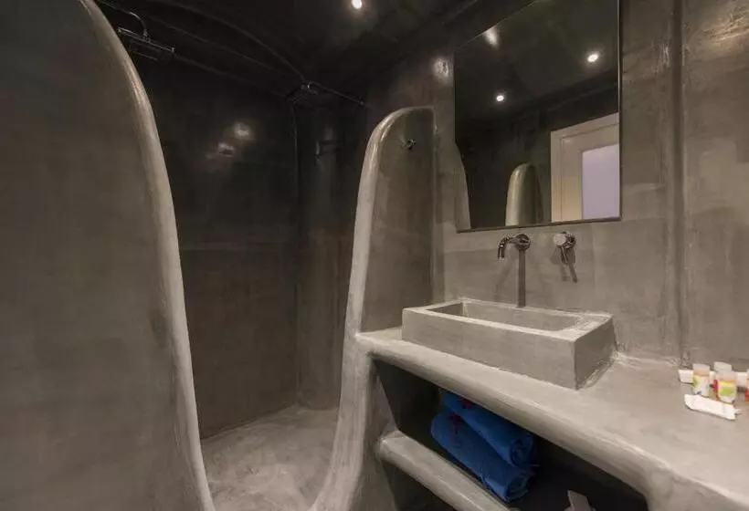 Blue Waves Suites & Apartments