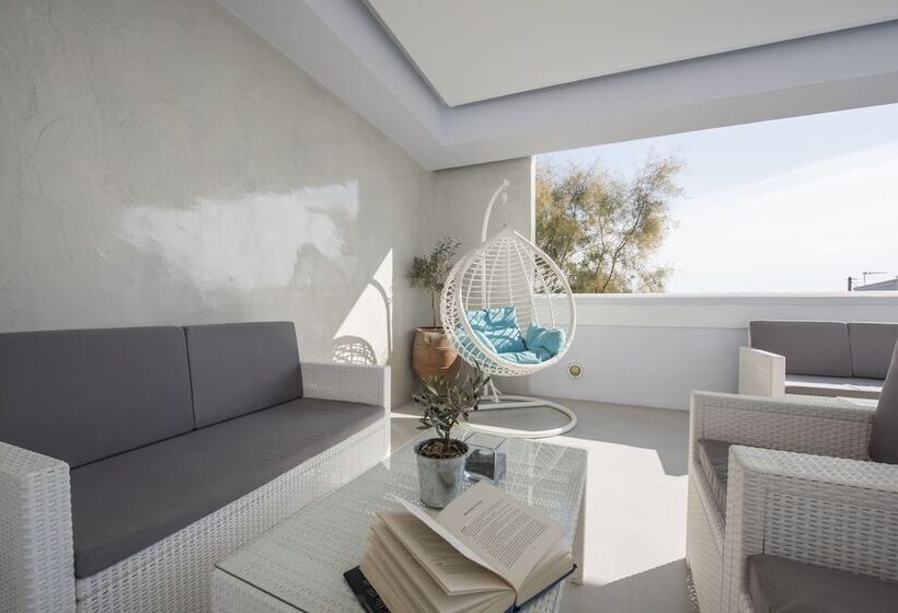 Blue Waves Suites & Apartments