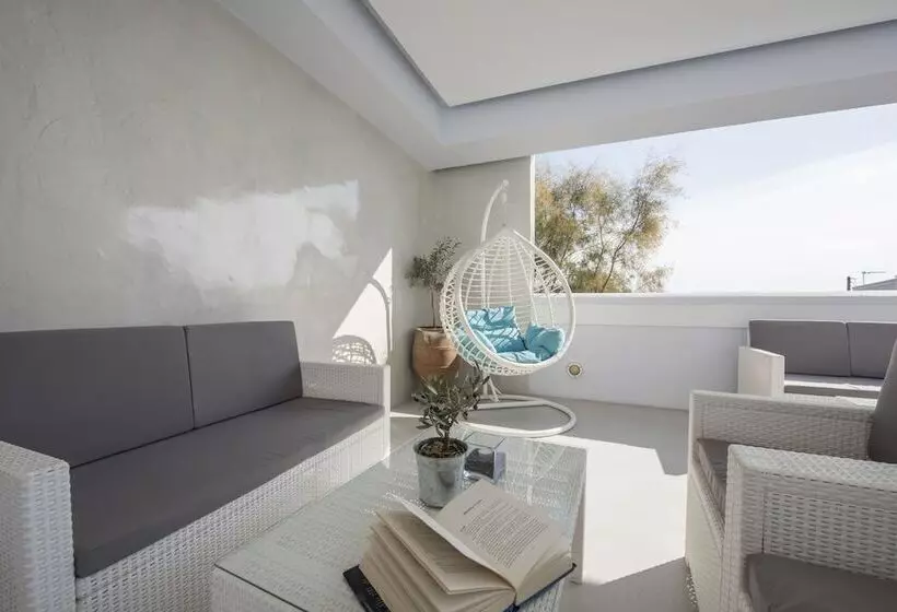 Blue Waves Suites & Apartments