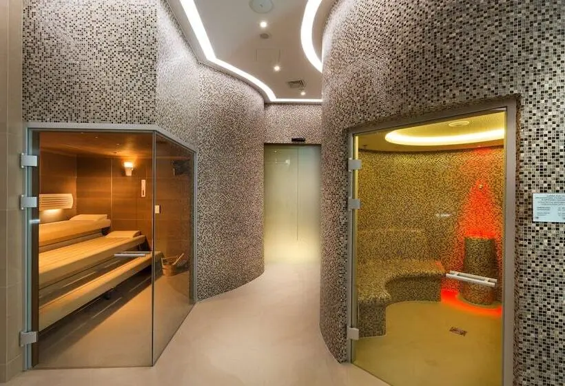 Doubletree By Hilton Hotel & Conference Centre Warsaw