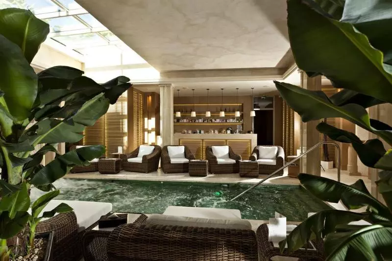 Отель Hostellerie La Farandole