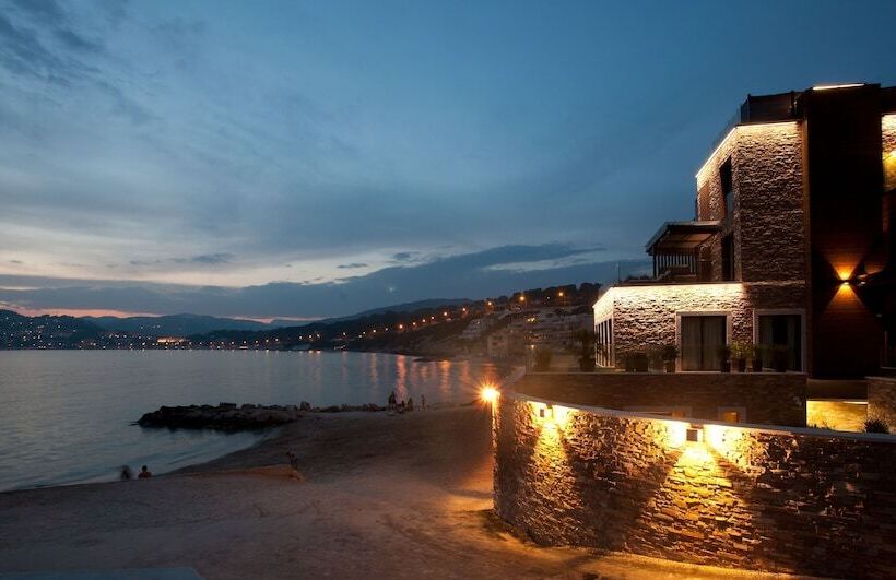 Отель Hostellerie La Farandole