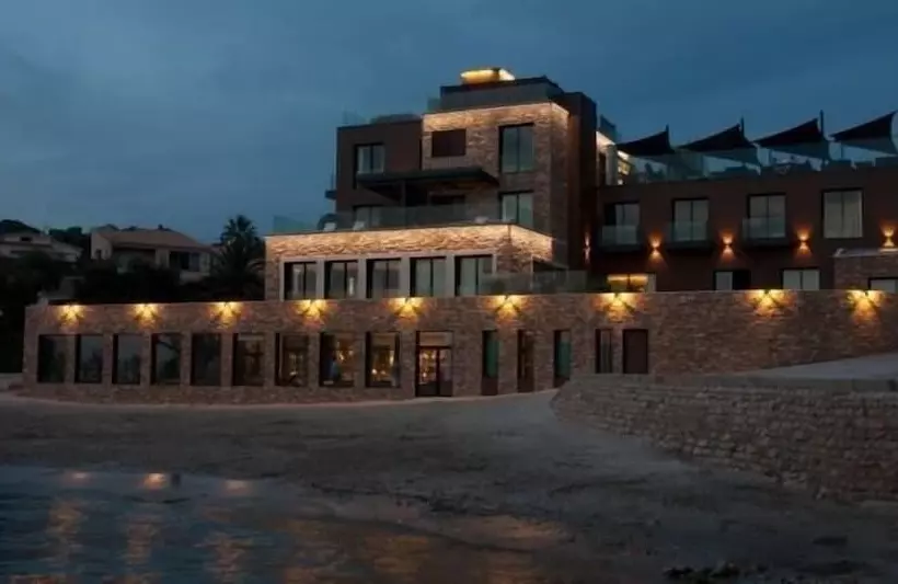 Отель Hostellerie La Farandole