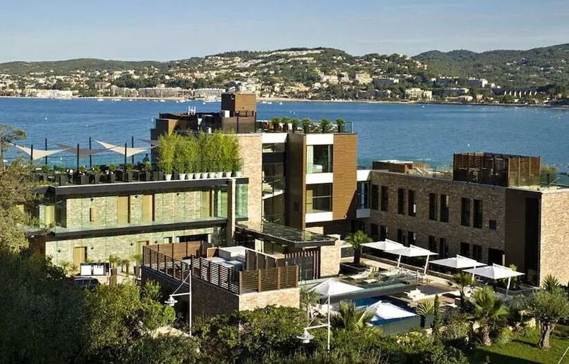 Отель Hostellerie La Farandole