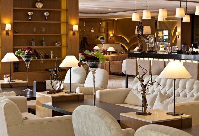 Отель Hostellerie La Farandole