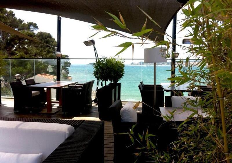 Отель Hostellerie La Farandole