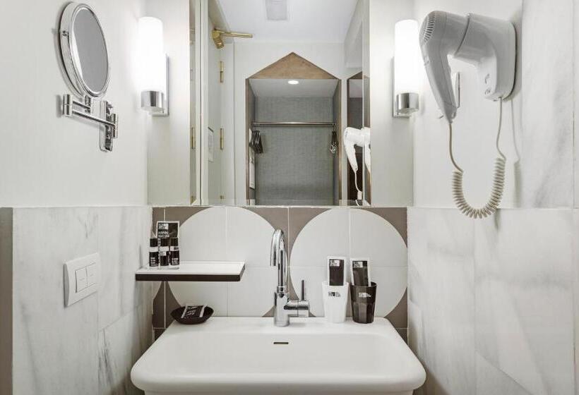 هتل One Shot Recoletos 04