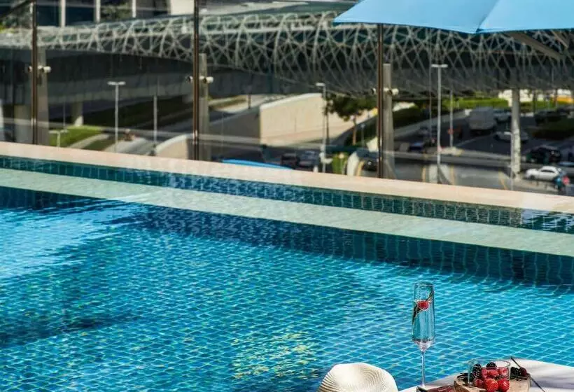 هتل Sofitel Dubai Downtown
