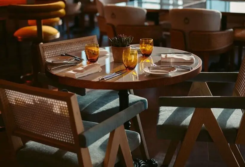 هتل Sofitel Dubai Downtown