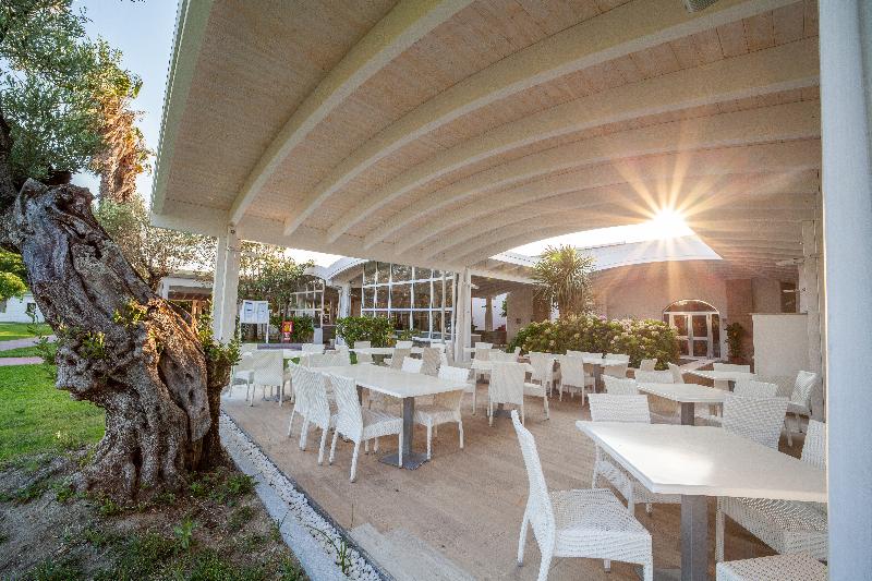 فندق Th Simeri Simeri Village