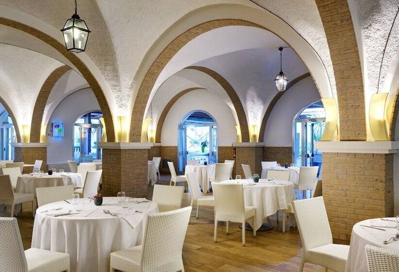 فندق Th Simeri Simeri Village