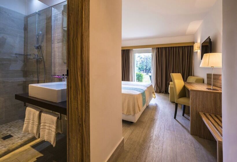 فندق Th Simeri Simeri Village