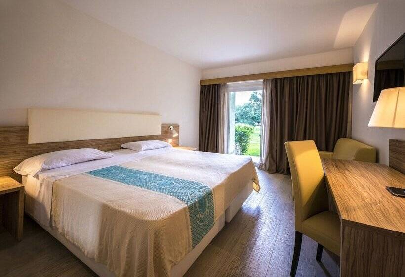 فندق Th Simeri Simeri Village