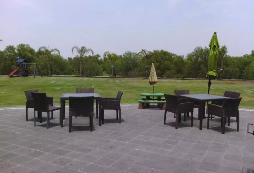 Отель Villa Mexicana Golf Resort