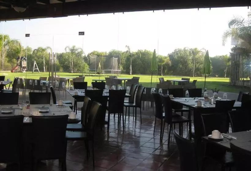 Отель Villa Mexicana Golf Resort
