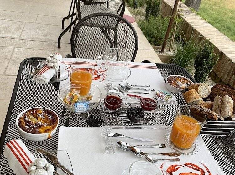 بنسيون Chateau Du Go