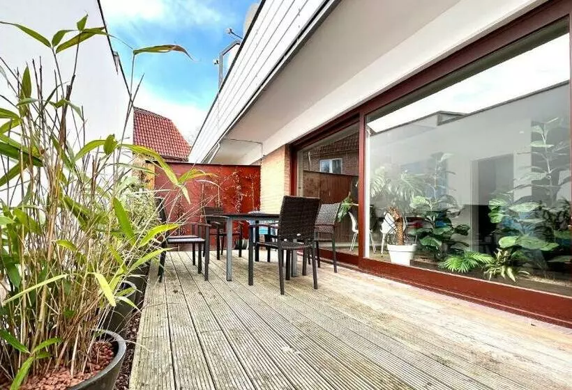 Aamiaismajoitus (B&B) Großes City Ferienhaus Mit Terrasse, Grill Und Parkplatz F19