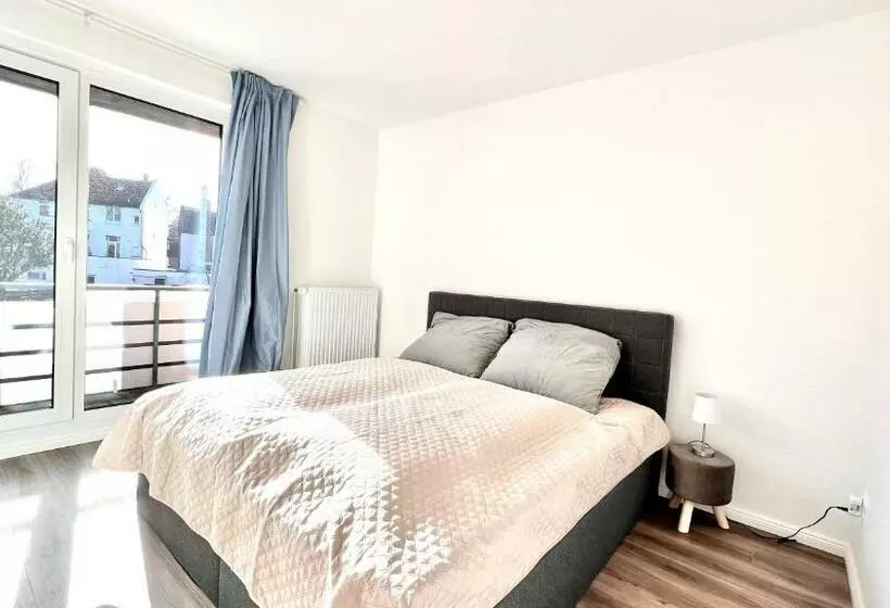 Aamiaismajoitus (B&B) Großes City Ferienhaus Mit Terrasse, Grill Und Parkplatz F19