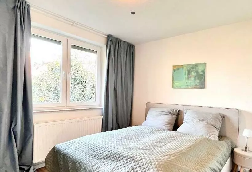 Aamiaismajoitus (B&B) Großes City Ferienhaus Mit Terrasse, Grill Und Parkplatz F19