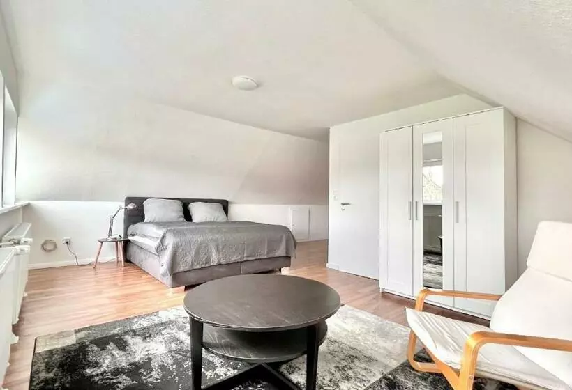 Aamiaismajoitus (B&B) Großes City Ferienhaus Mit Terrasse, Grill Und Parkplatz F19