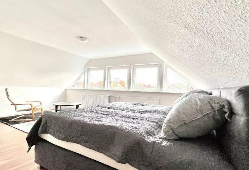 Aamiaismajoitus (B&B) Großes City Ferienhaus Mit Terrasse, Grill Und Parkplatz F19