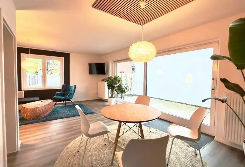 Aamiaismajoitus (B&B) Großes City Ferienhaus Mit Terrasse, Grill Und Parkplatz F19