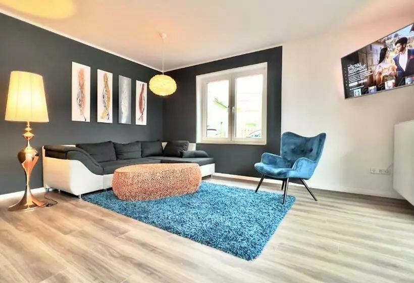 Aamiaismajoitus (B&B) Großes City Ferienhaus Mit Terrasse, Grill Und Parkplatz F19