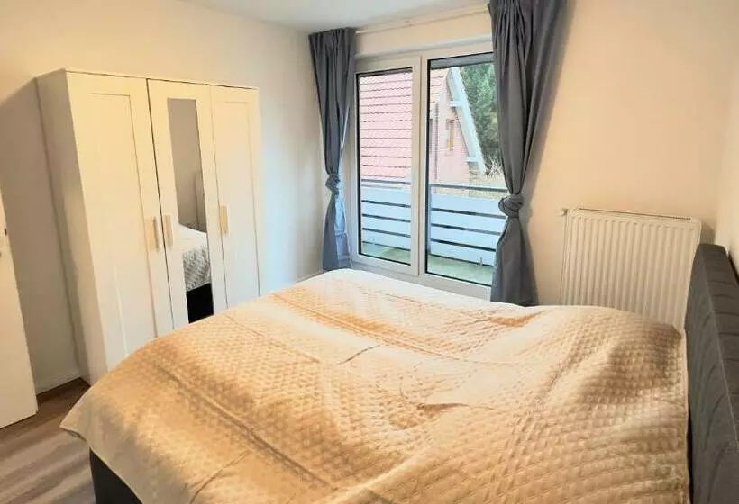 Aamiaismajoitus (B&B) Großes City Ferienhaus Mit Terrasse, Grill Und Parkplatz F19