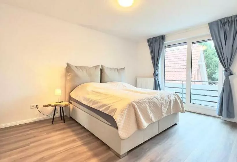 Aamiaismajoitus (B&B) Großes City Ferienhaus Mit Terrasse, Grill Und Parkplatz F19