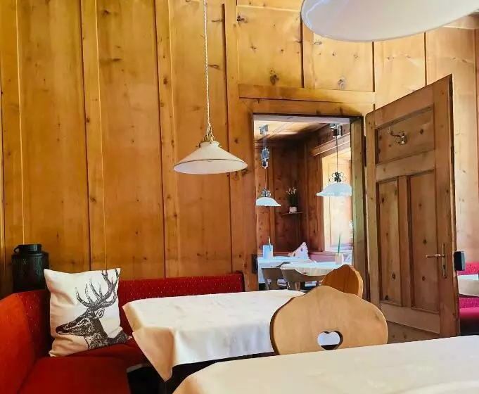 ベッドアンドブレックファースト Glacier Rock Guesthouse