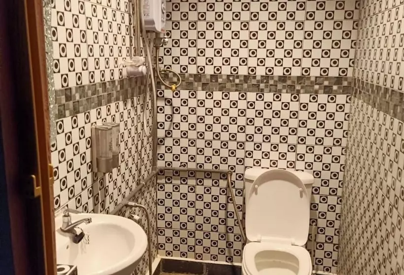 Hotelli Oyo 90426 Kepayan Dnd Stay