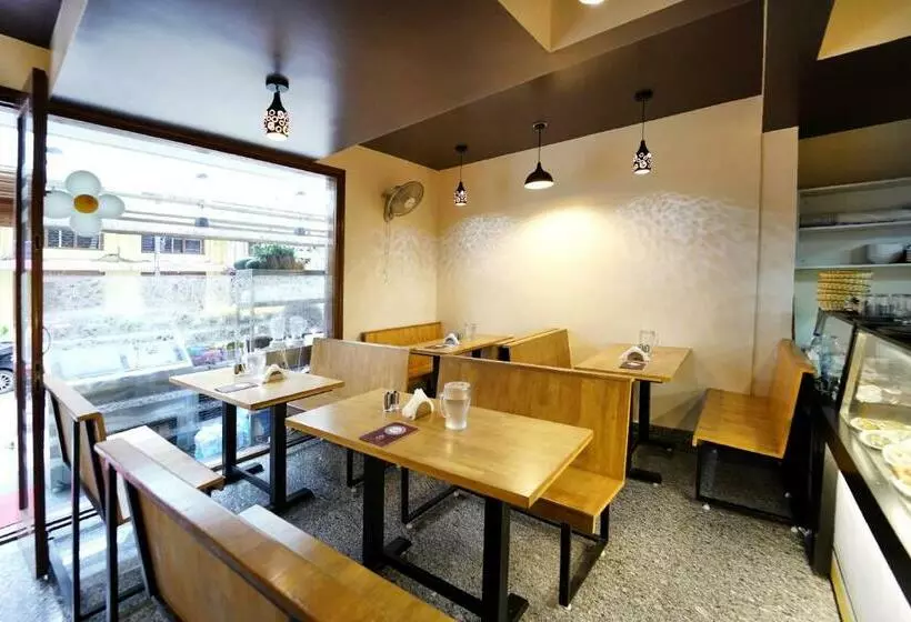 هتل Ss Crown Inn