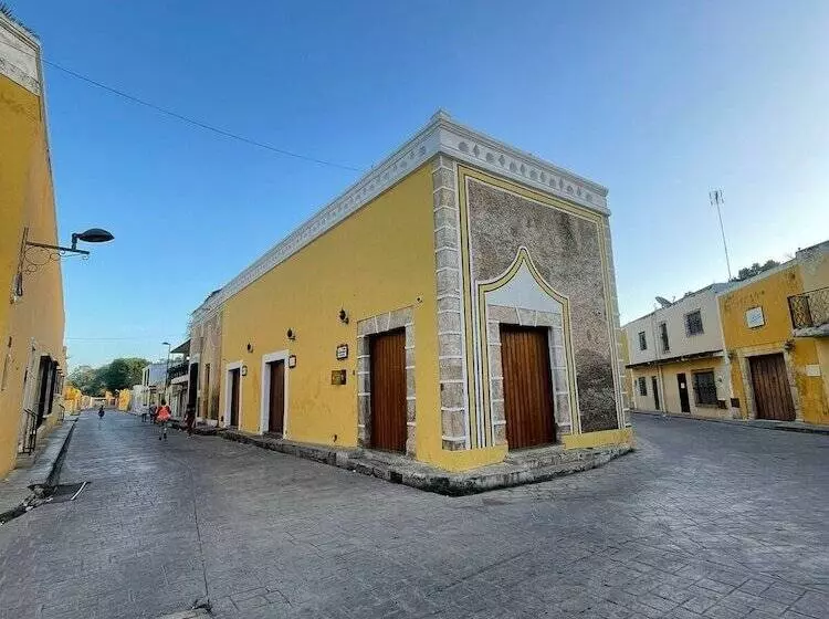 Aamiaismajoitus (B&B) Buenosdías Izamal