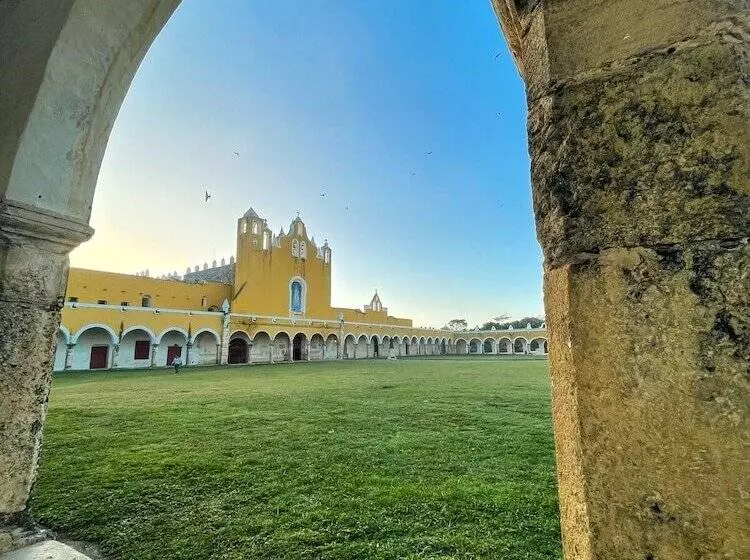 Aamiaismajoitus (B&B) Buenosdías Izamal