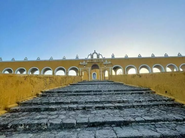 Aamiaismajoitus (B&B) Buenosdías Izamal