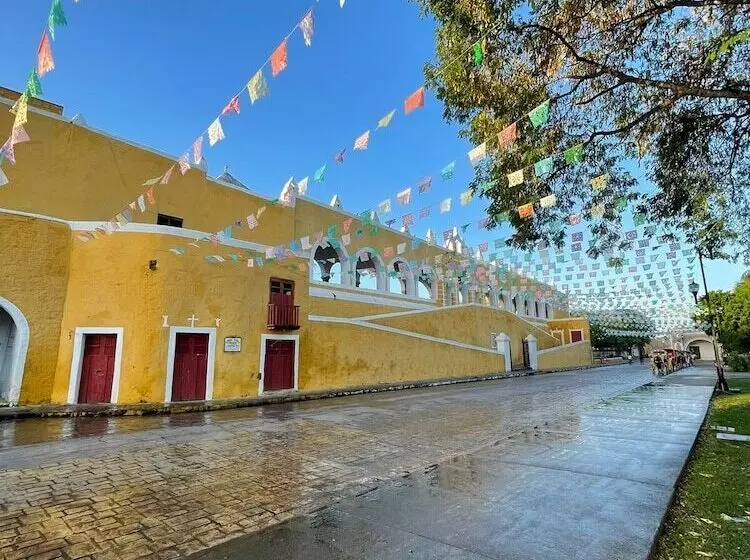 Aamiaismajoitus (B&B) Buenosdías Izamal