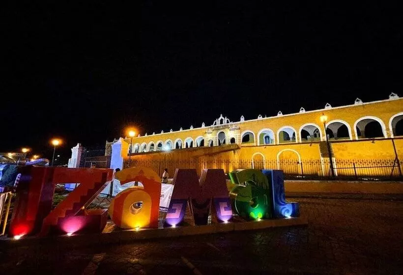Aamiaismajoitus (B&B) Buenosdías Izamal