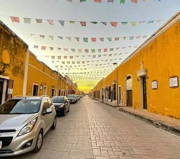 Aamiaismajoitus (B&B) Buenosdías Izamal