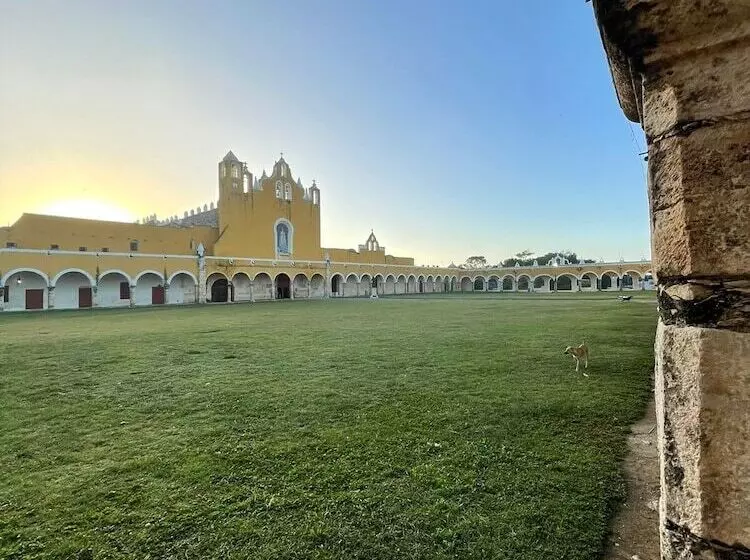 Aamiaismajoitus (B&B) Buenosdías Izamal