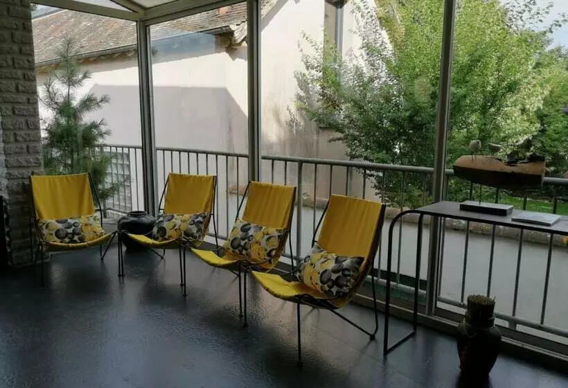 Majatalo Un Verger Dans La Ville