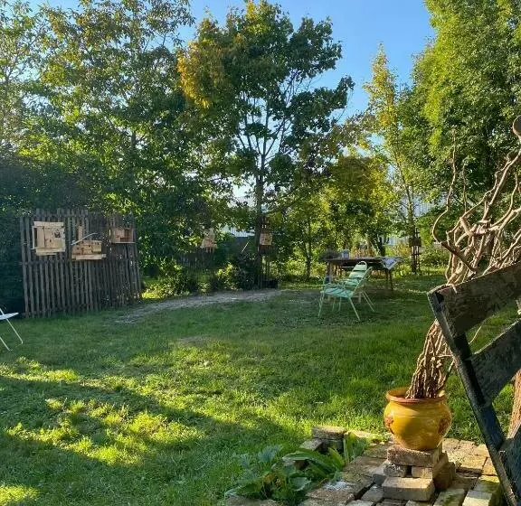 Majatalo Un Verger Dans La Ville