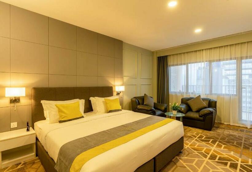 Manhattan Business Hotel, Male