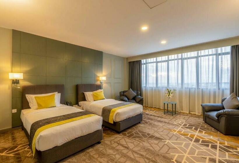 Manhattan Business Hotel, Male