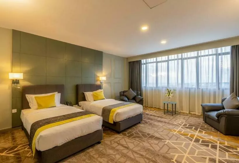 Manhattan Business Hotel, Male