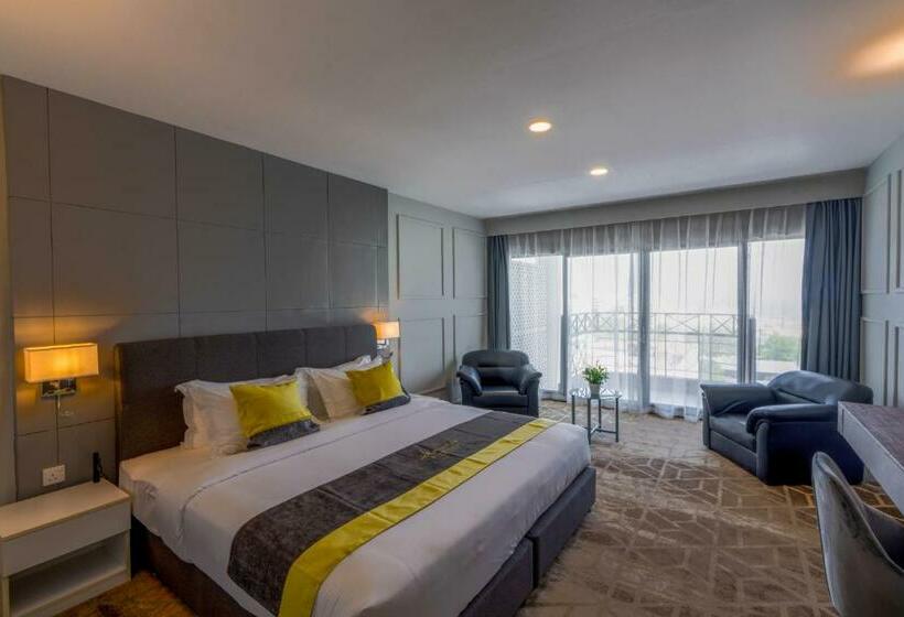 Manhattan Business Hotel, Male