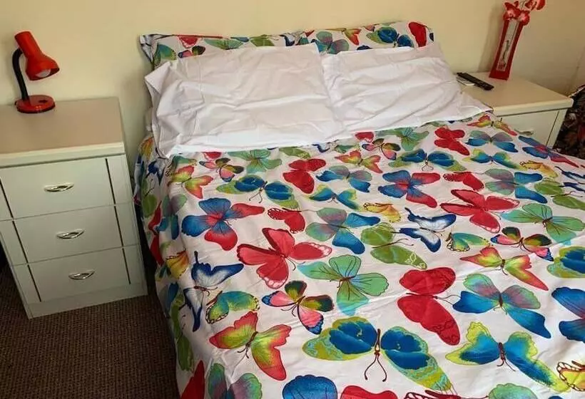 ペンション Busy Bee   Guest House   Self Service