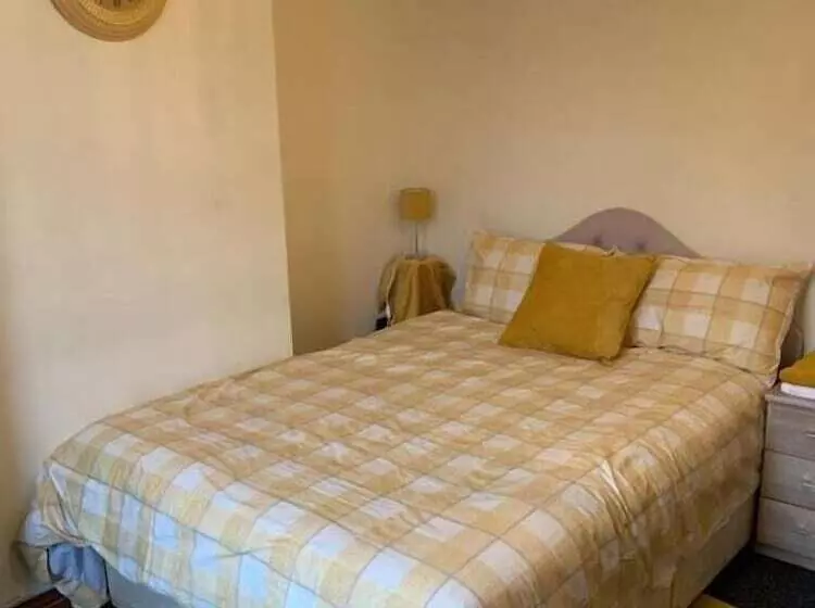 ペンション Busy Bee   Guest House   Self Service